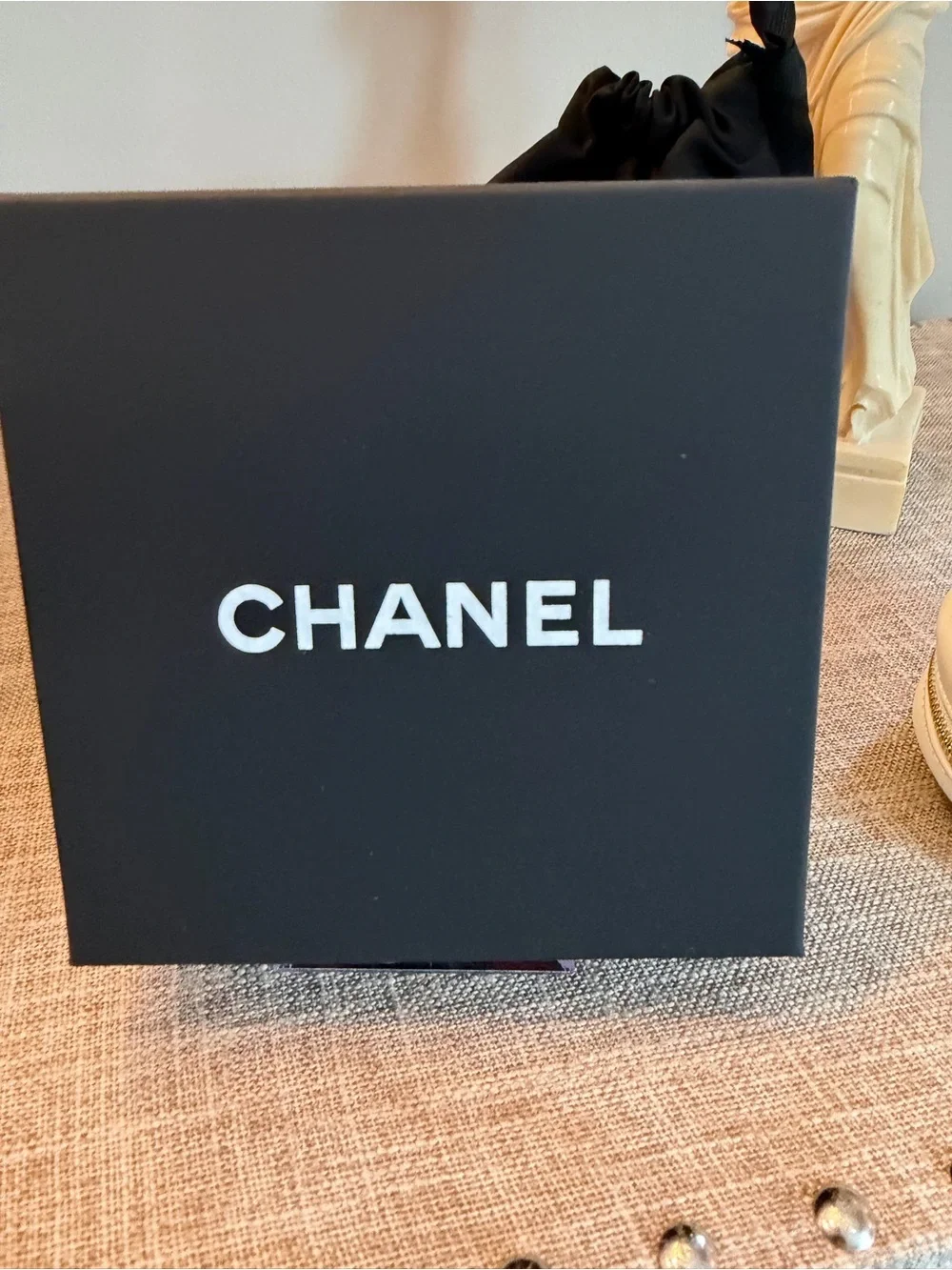 GWP for Chanel NIB Giftable  Black & White Round CC Logo Clutch